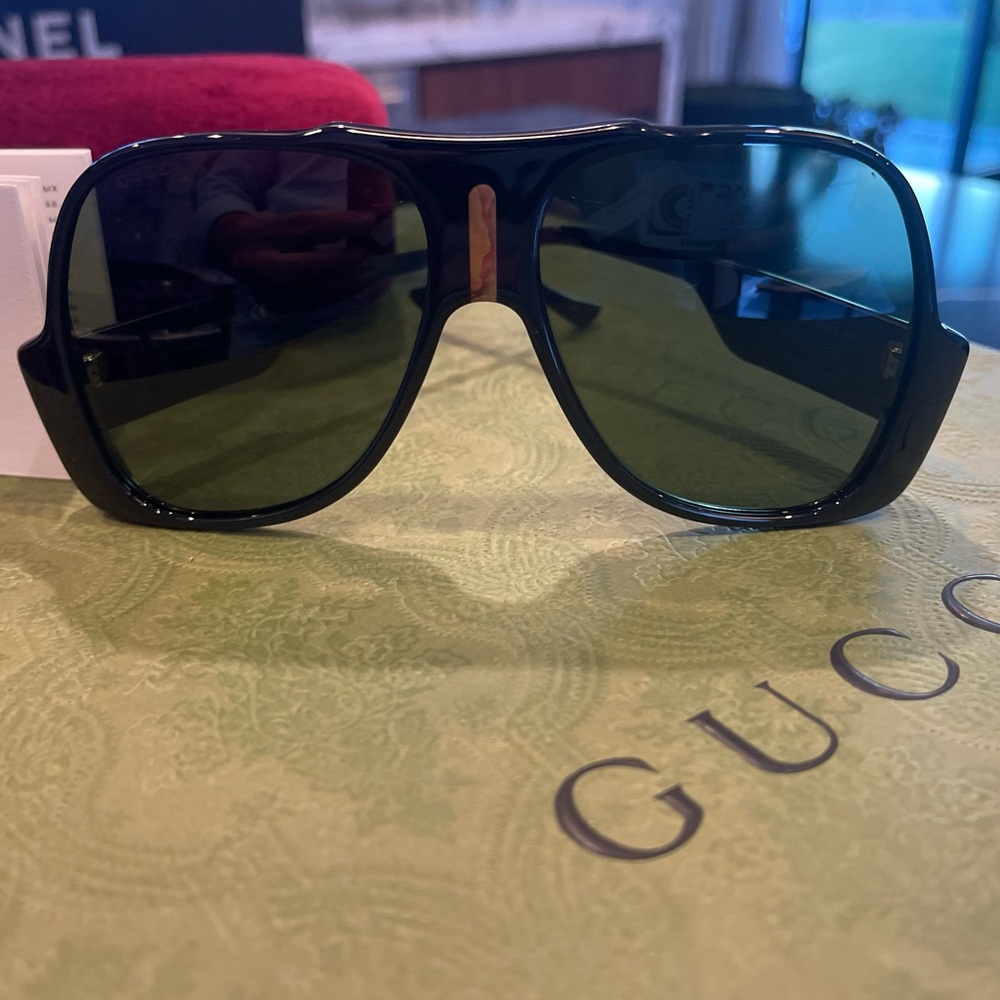 Men’s oversized sunglasses